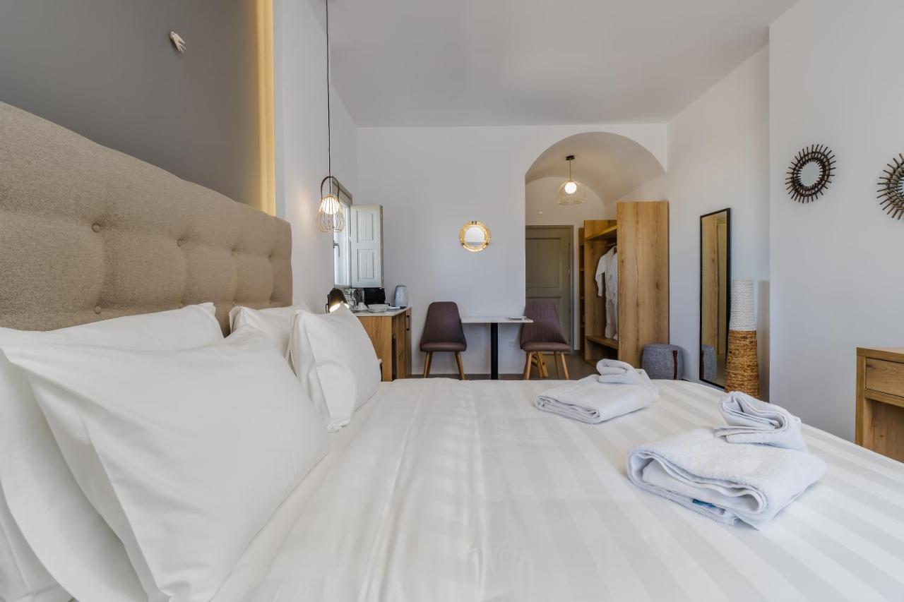 Symphony Suites Santorini Pyrgos Kallistis Room photo