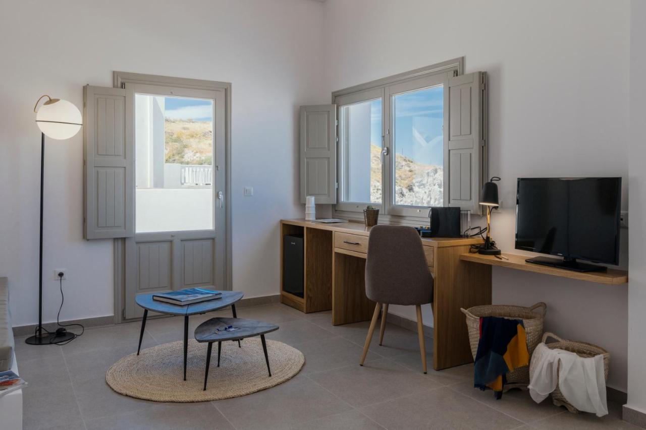 Symphony Suites Santorini Pyrgos Kallistis Exterior photo